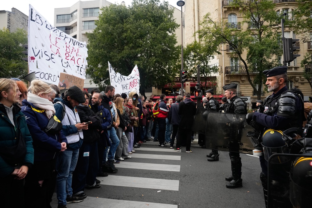 Image from: France protests latest: 135 arrested and tear gas fired at demonstrators as unrest erupts