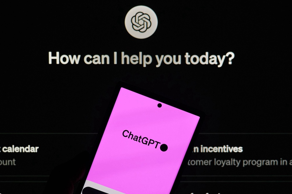 Providing chatbots with context and prompts might help improve the quality of the advice (PA)