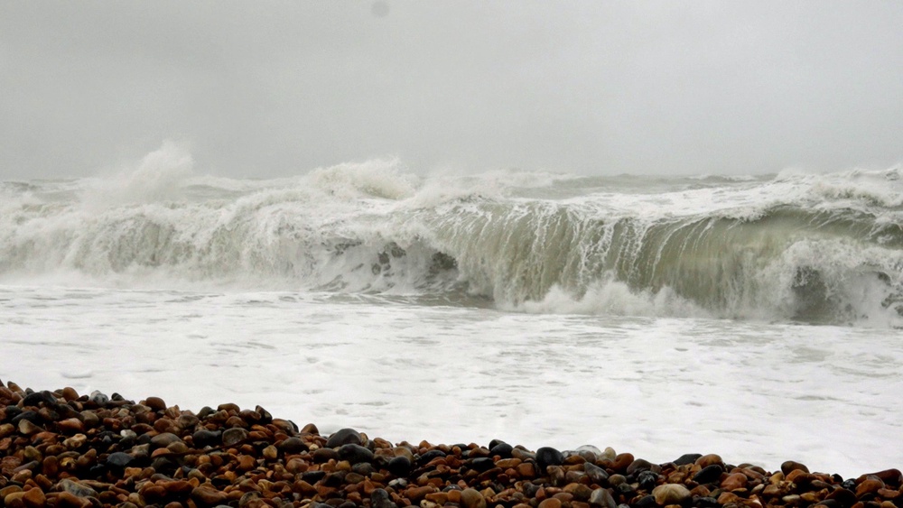 Waves crashing on to the beach at Black Rock in Brighton (Jamie Lashmar/PA) (PA Wire)