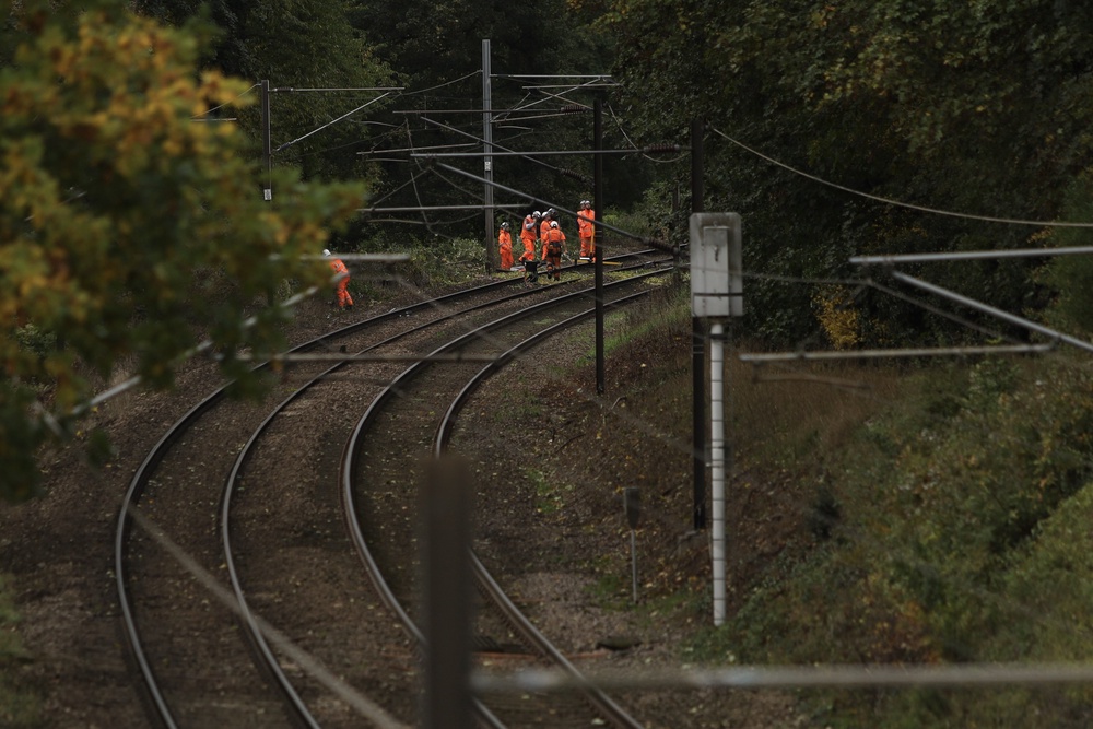 Railway workers fixing the overhead lines and clearing vegetation in Stansted Mountfitchet, Essex. following strong winds in the area (Will Meakin-Durrant/PA) (PA Wire)