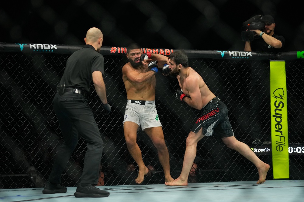 Abubakar Vagaev (right) beat Jacob Malkoun (AP)