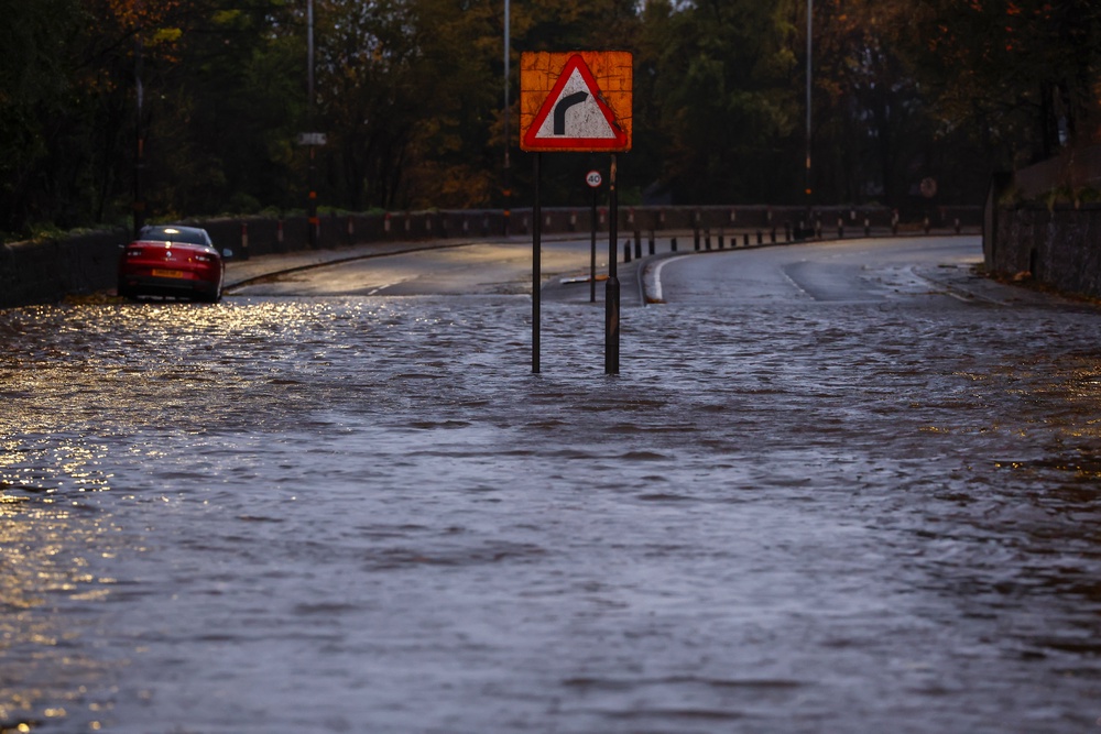 The A82 blocked at Dumbuck Quarry due to flooding caused by storm Boelo (Getty)