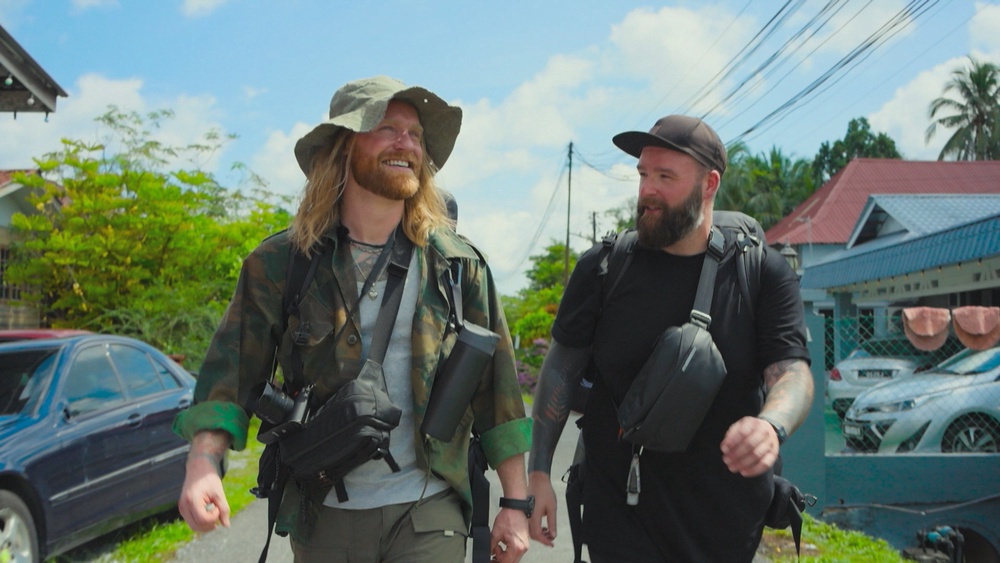 Sam Ryder and his best friend and tour manager Kaz Coles (BBC)