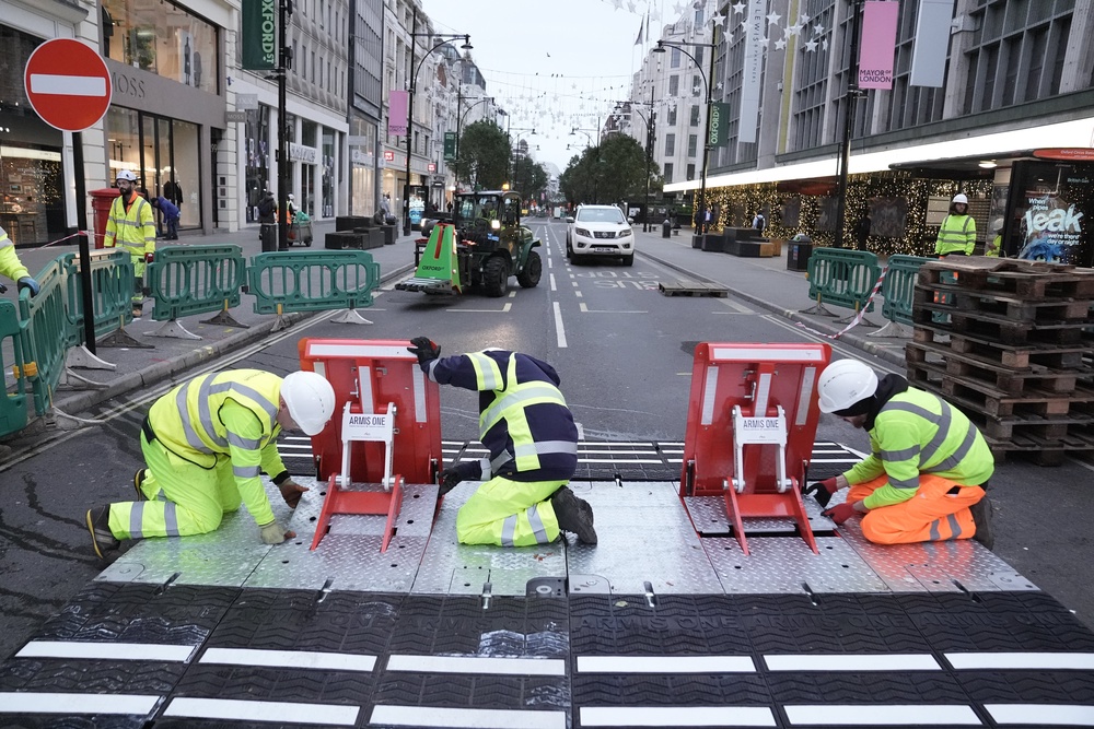 Final preparations are made on Oxford Street as pedestrianisation comes into force (/PA)