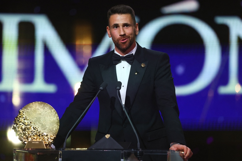Unai Simon with his men's goalkeeper of the year award (Reuters)