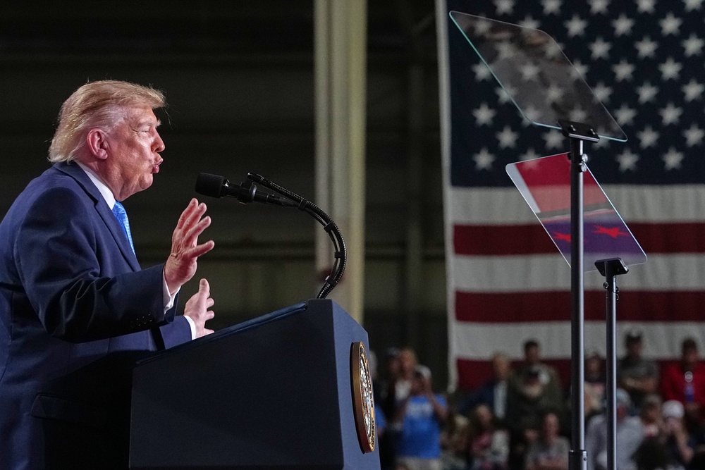 Image from: Trump goes on bizarre ‘I love the meat’ rant and gushes over senator’s rear again during Texas midterm rallies: Live updates