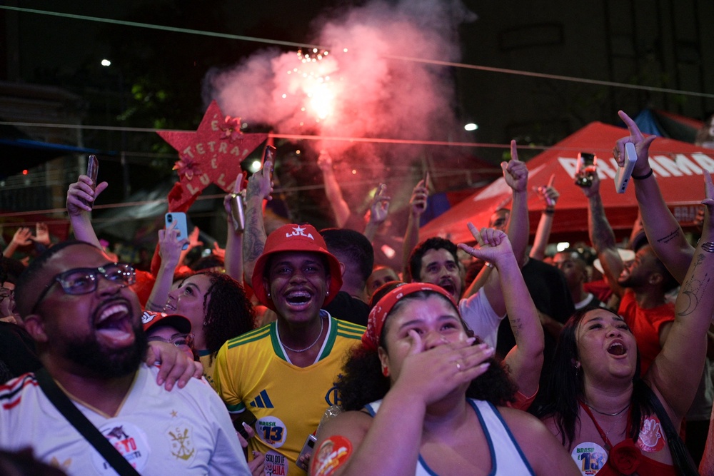 Supporters of Brazil's President and Workers' Party (PT) re-election candidate Luiz Inacio Lula da Silva watch the results on a large screen during the presidential runoff election in Rio de Janeiro, Brazil, on October 25, 2026 (AFP/Getty)