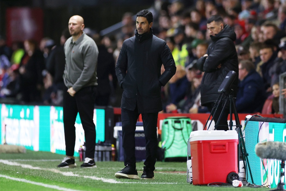Arteta admonished Dowman for his red card in full view of the cameras (Getty)