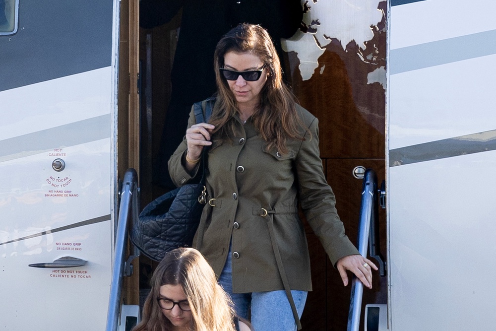 Fernanda Bolsonaro, the wife of Flavio Bolsonaro steps off a plane (AFP/Getty)