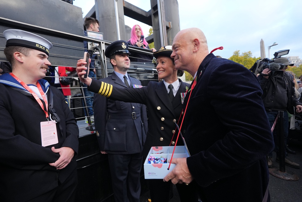 Ross Kemp takes a selfie with members of the Royal Navy during the launch of the Royal British Legion’s annual London Poppy Day (Yui Mok/PA) (PA Wire)