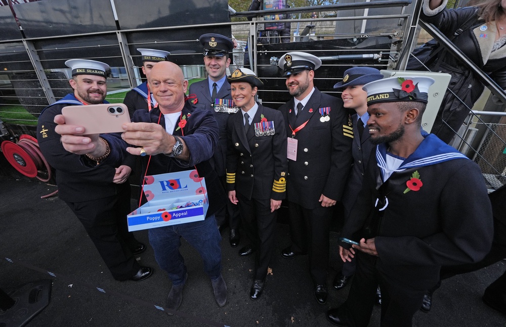 Ross Kemp takes a selfie with members of the Royal Navy during the launch of the Royal British Legion’s annual London Poppy Day at Embankment Pier, London (Yui Mok/PA) (PA Wire)