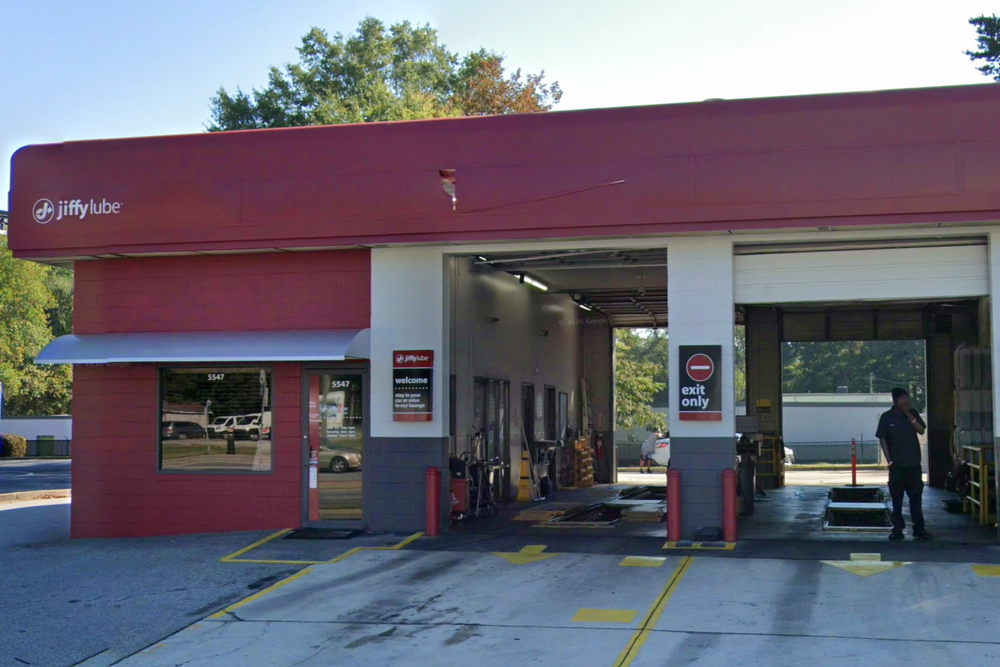 The incident unfolded at a Jiffy Lube in Mableton, with one employee describing the incident as 'heartbreaking' (Google Street View)