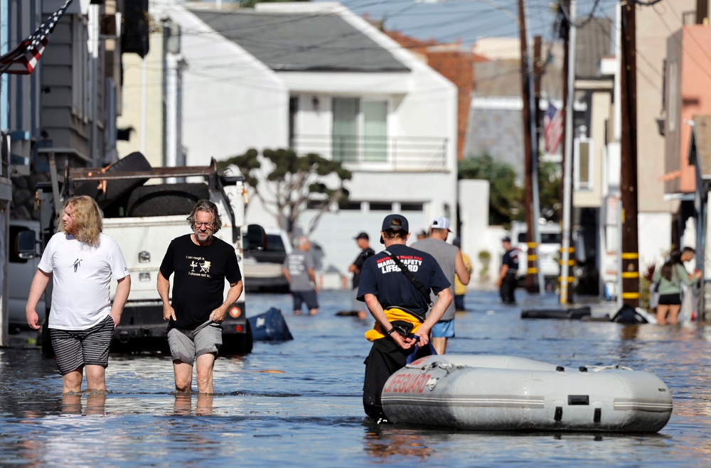 December tides could be 1 to 2 feet higher than this week, with peak El Niño bringing expanding seawater (Getty)