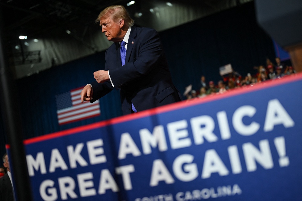 Trump is pulling out of two rallies in Kansas and Iowa the weekend before Election Day, abruptly ending a two-week blitz of campaign events to support struggling Republicans (AFP/Getty)