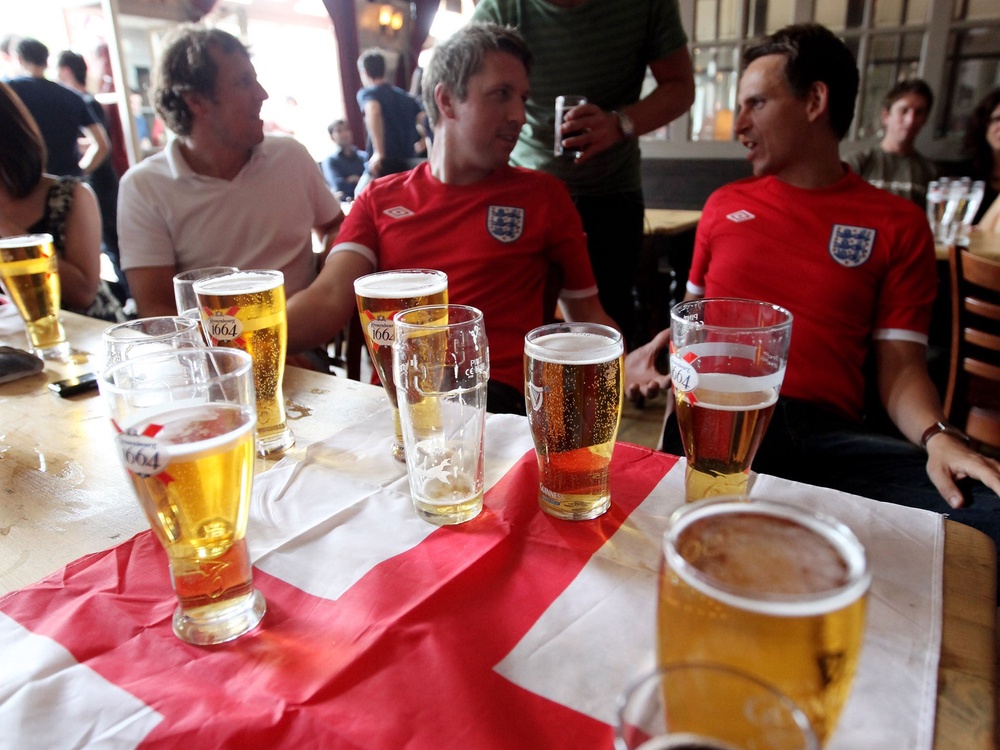 The government said ‘pavement pints’ and al-fresco dining will also face less red tape under proposals to lengthen the two-year licence period for businesses looking to let punters eat and drink on the street (Local Library)
