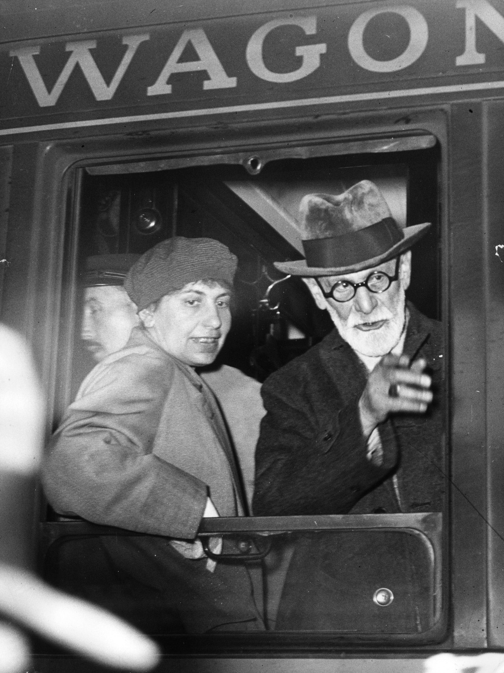 Coles wrote books on psychoanalysts such as Anna Freud, shown here with Sigmund Freud