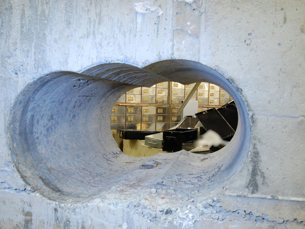 The gang drilled through the wall of the deposit