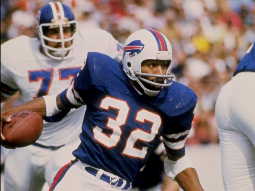O.J. Simpson of the Buffalo Bills during a game against the Denver Broncos at Rich Stadium in Buffalo, New York in 1976 (Getty Images)