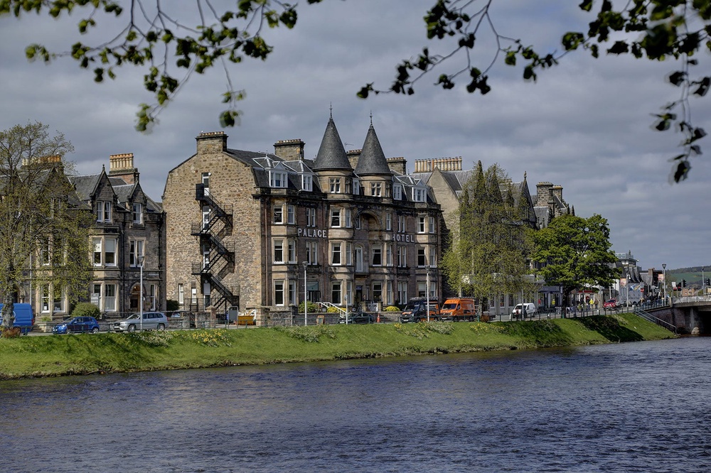 Seek out a castle-facing room at the Best Western (Best Western)