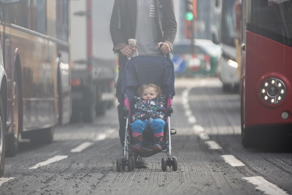 The European Energy Agency estimates that 94 per cent of the urban population are exposed to fine particulate matter (Elizabeth Dalziel/Greenpeace)