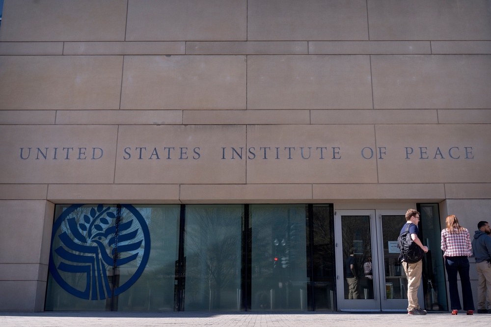 Image from: Trump expected to sign order shutting down Department of Education: Live updates
