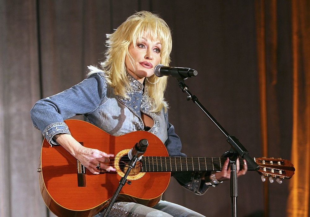 Image from: Dolly Parton death latest: Family disclose cause of death as tributes pour in for country music icon
