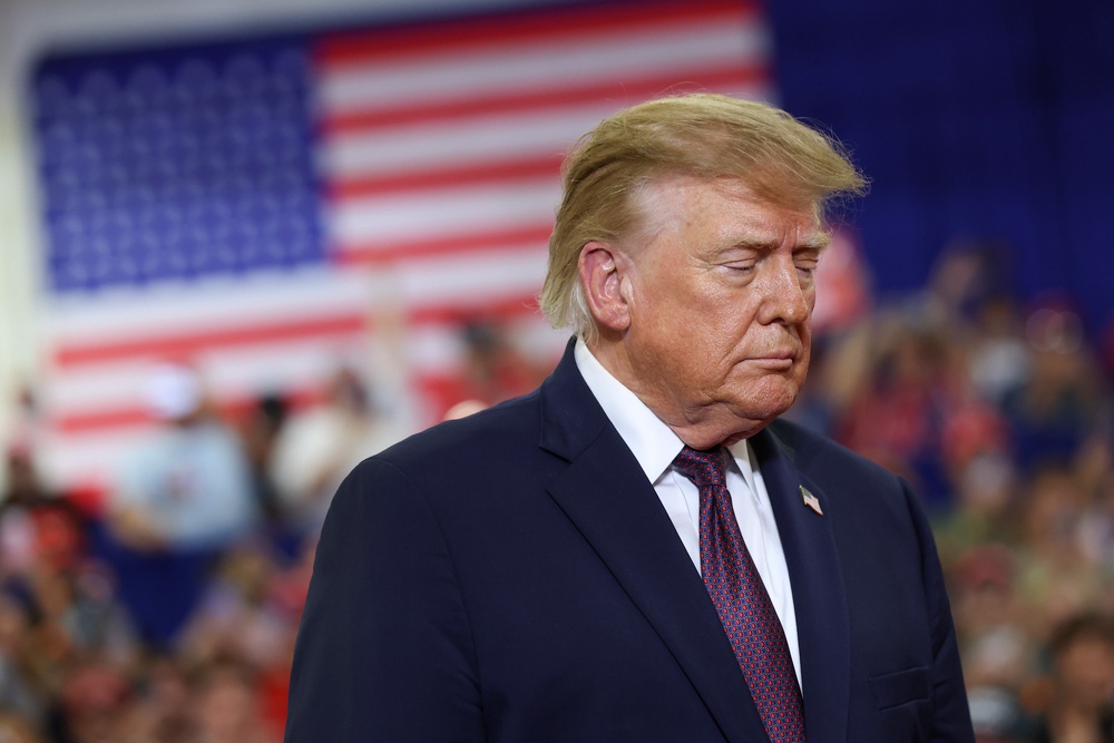 Image from: Trump makes rare Epstein comment as Obama laughs off Cheesecake Factory drama at dueling midterm rallies: Live updates