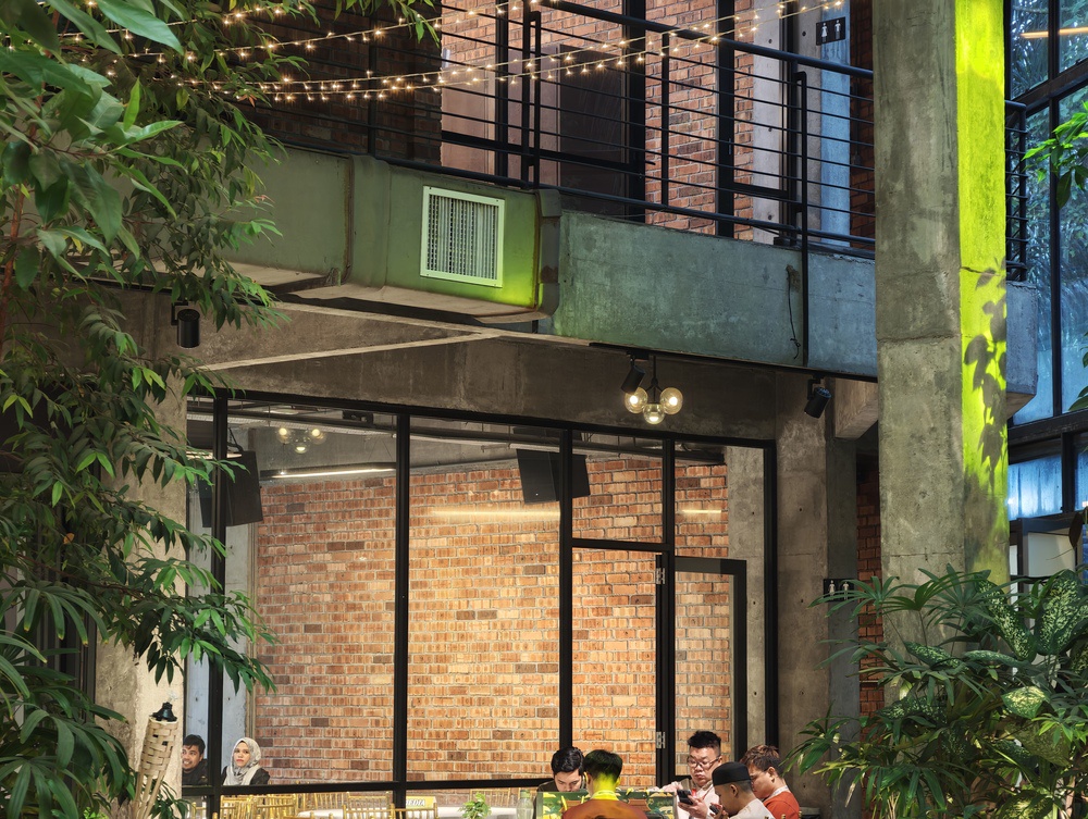 Image from: Xiaomi 17 Ultra: A Refined Flagship Design That Commands Attention