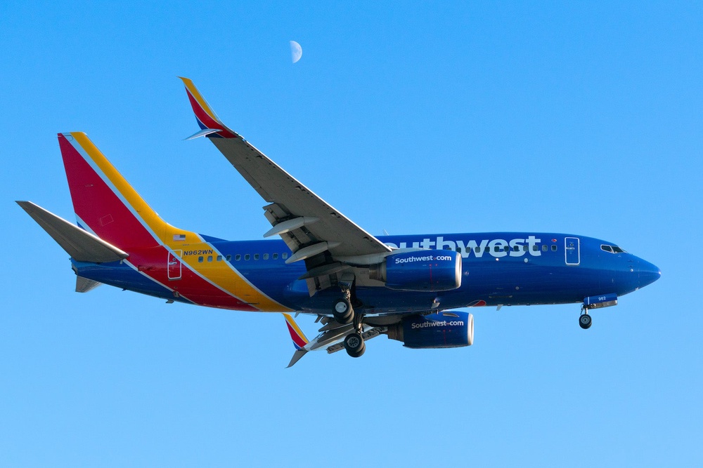 Southwest Schedule Extended Through October 2024 Book Now To Save On   Southwest Boeing 737 700 In The Sky Over Los Angeles 