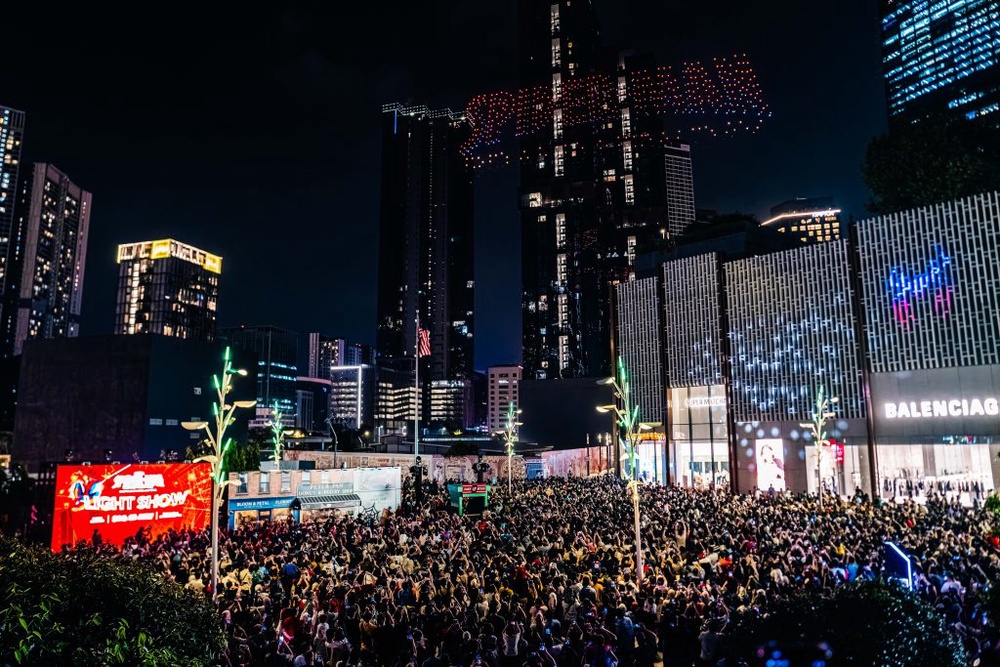 Image from: 600 dron Spider-Man warnai langit Kuala Lumpur di TRX