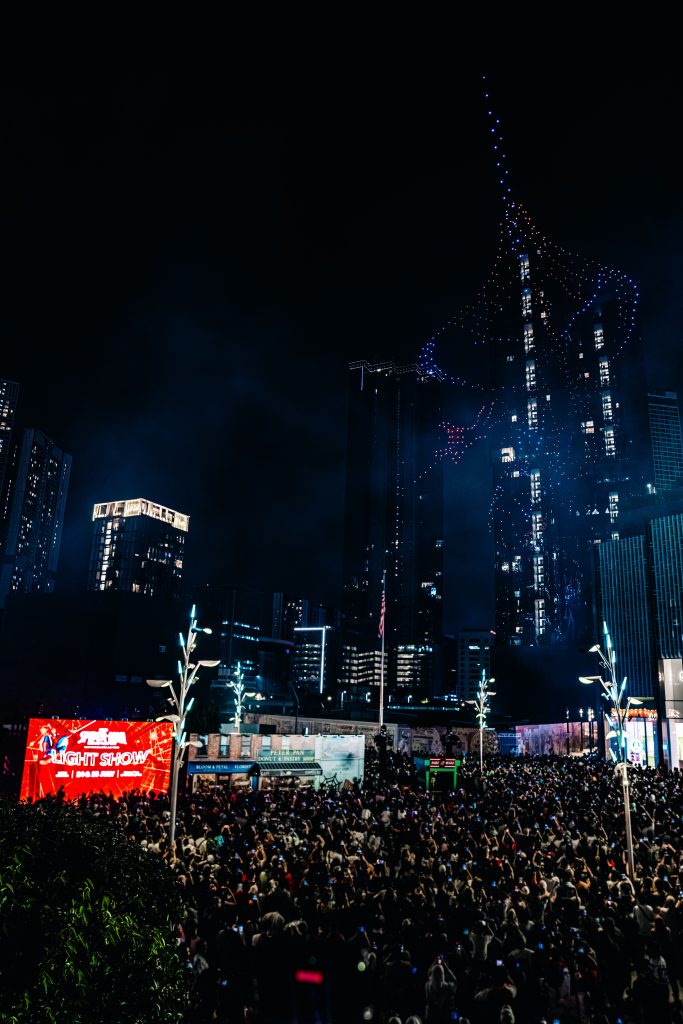 Image from: 600 dron Spider-Man warnai langit Kuala Lumpur di TRX