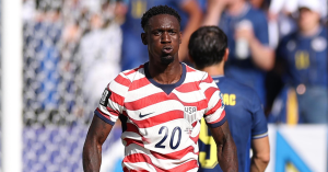 Folarin Balogun kelihatan kecewa selepas Amerika Syarikat tewas kepada Belgium dalam pusingan 16 terbaik Piala Dunia 2026.