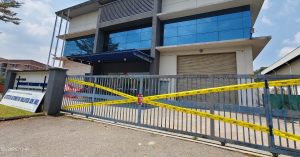 Premis di Kulai ditutup selepas Jalur Gemilang dan Bendera Johor dipasang secara terbalik