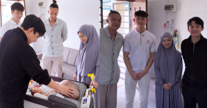 Mama Imani bersama wakil Team Vain dan Alphas Estate Solutions ketika pertemuan mengenai bantuan untuk Imani.