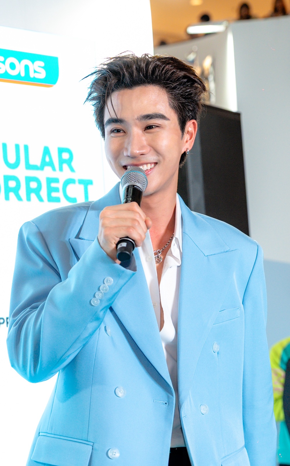 Image from: Oily Skin? La Roche-Posay Has A New 2-Step Routine For Shine And Pores