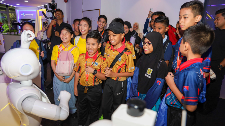 Image from: CelcomDigi & RTM’s Junior Innovathon Equips Young Digital Natives to Explore, Create and Innovate with AI
