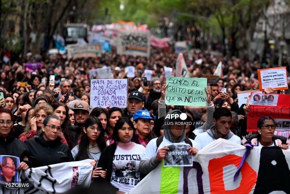 Argentines Protest Live-Streamed 