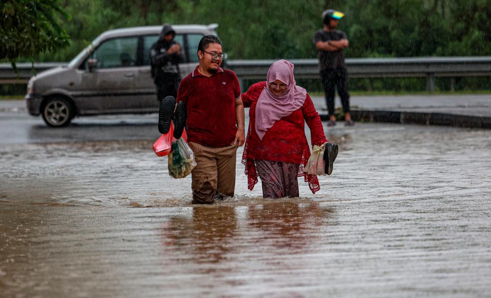 Floods: More People Evacuated In Perak, Relief Centres Opened In Kedah ...