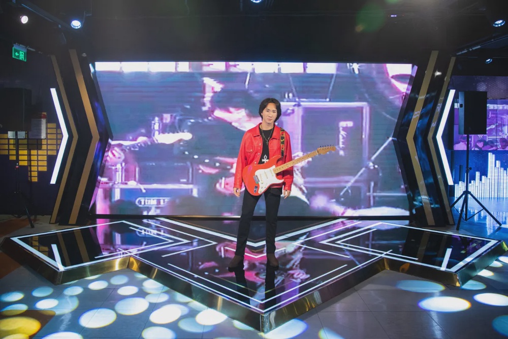Step Onto the Stage with Lay Zhang (Zhang Yixing) and the Legends at Madame Tussauds Singapore