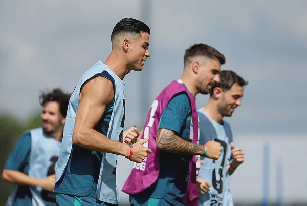 England enter World Cup fray as Ronaldo makes history