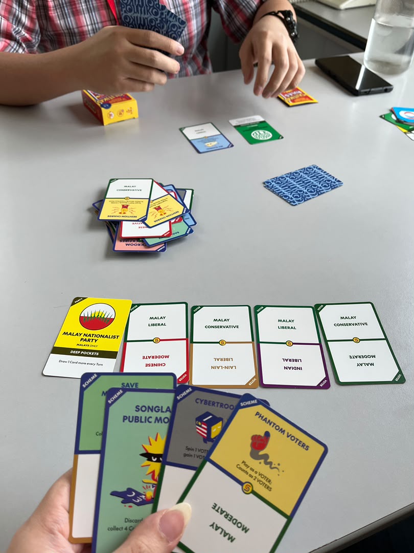Politiko: Politics, perfidy, parody pile together perfectly in card game