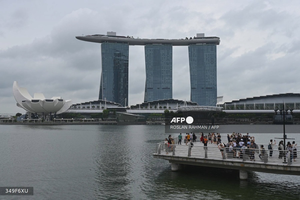 American asks if he's 'crazy' to leave US for RM596,000 salary job in Singapore
