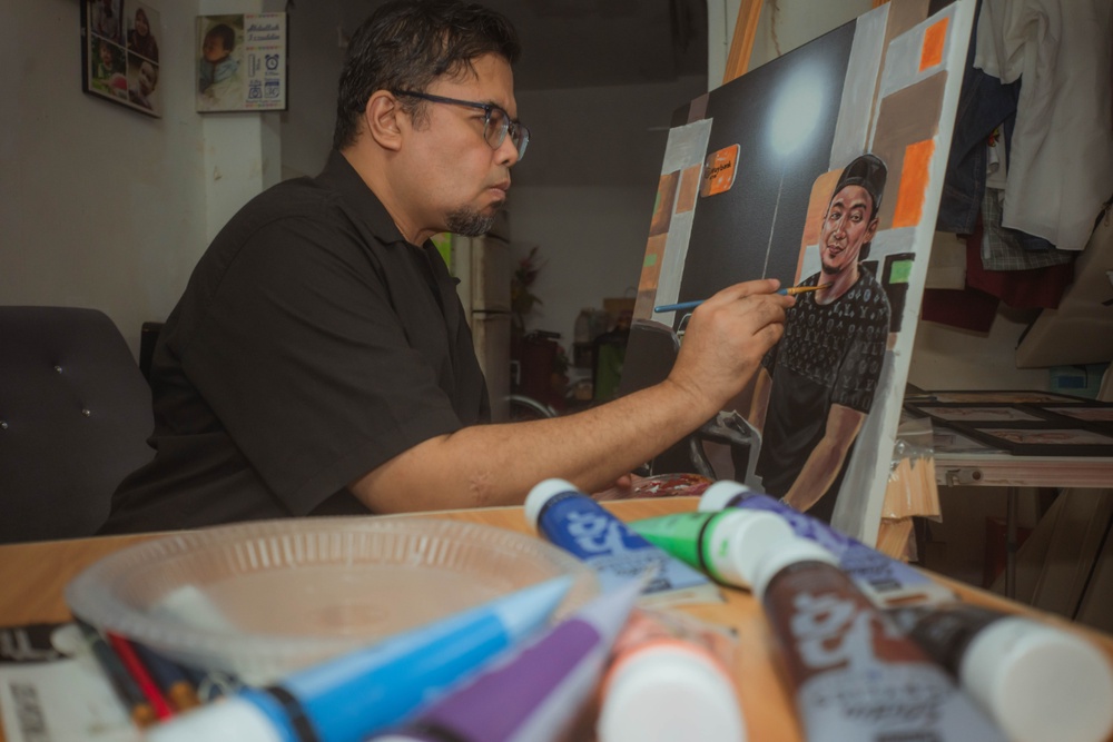 Unlike his caricatures, Syem’s portrait work focuses on accuracy, fine details and capturing the subject as closely as possible.
