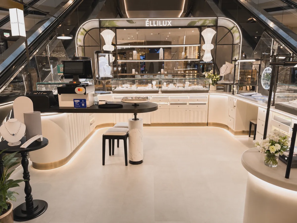 ÉLLILUX Opens Its Doors at Raffles City