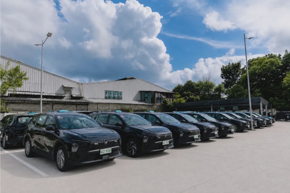 Green GSM Philippines launches premium taxi, a 7-seat high-end electric taxi service