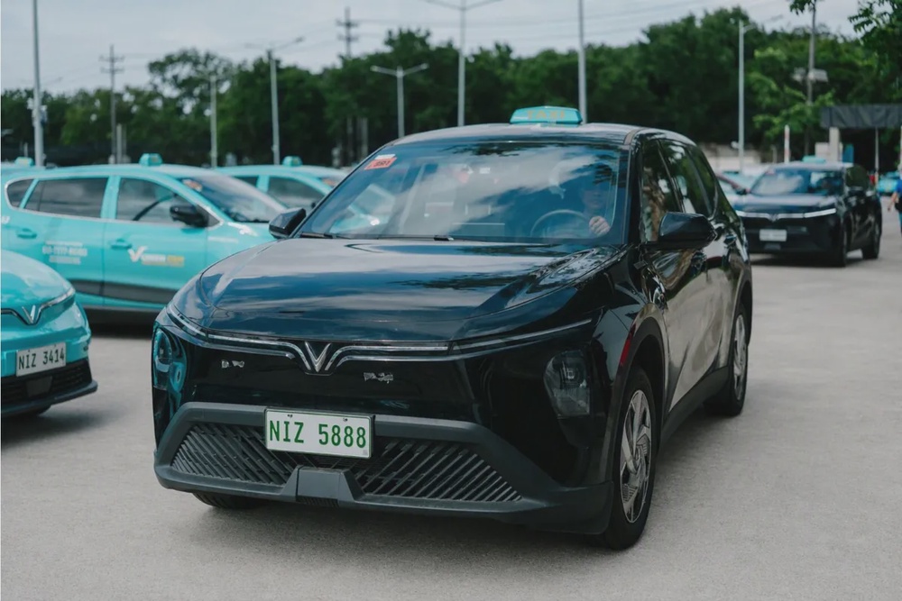 Green GSM Philippines launches premium taxi, a 7-seat high-end electric taxi service