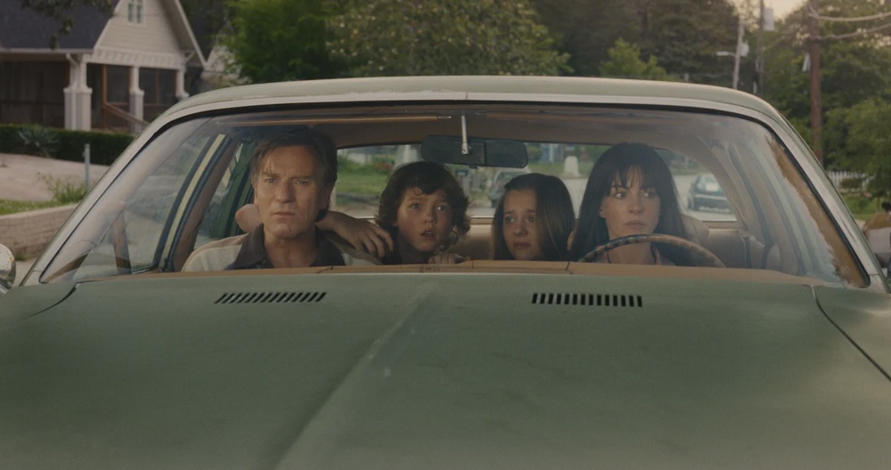(From left) Greg, Brian, Audrey and Denise struggle to survive after Oak Street is transported into thedistant past. – ALL HANDOUT PICS