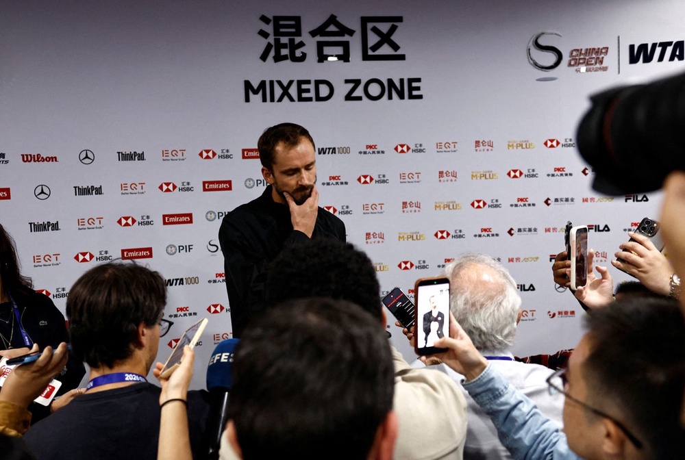 Medvedev disqualified from China Open semi after injuring spectator with ball
