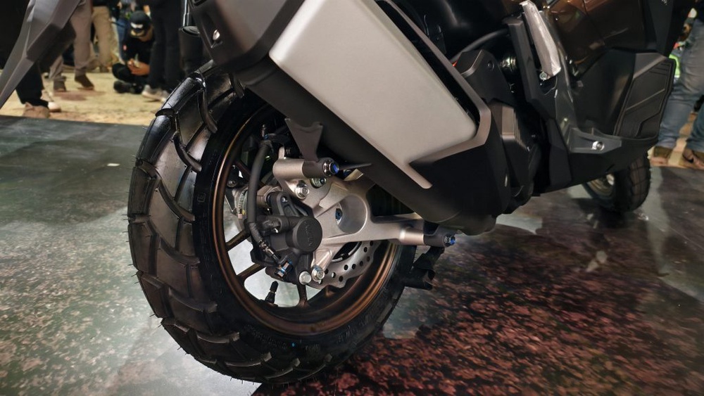 Image from: Boon Siew Honda Lancar ADV160 Baharu (2026): Kini Dengan Skrin TFT & Sokongan Honda RoadSync!