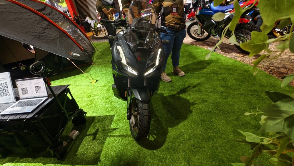 Image from: Boon Siew Honda Lancar ADV160 Baharu (2026): Kini Dengan Skrin TFT & Sokongan Honda RoadSync!